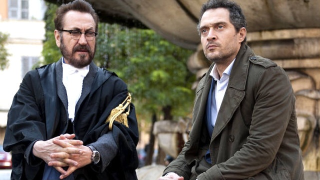 Marco Giallini e Claudio Santamaria sul set di Rimetti a noi i nostri debiti: ecco le prime foto