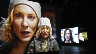 Cate Blanchett protagonista a New York della mostra Manifesto di Julian Rosefeldt