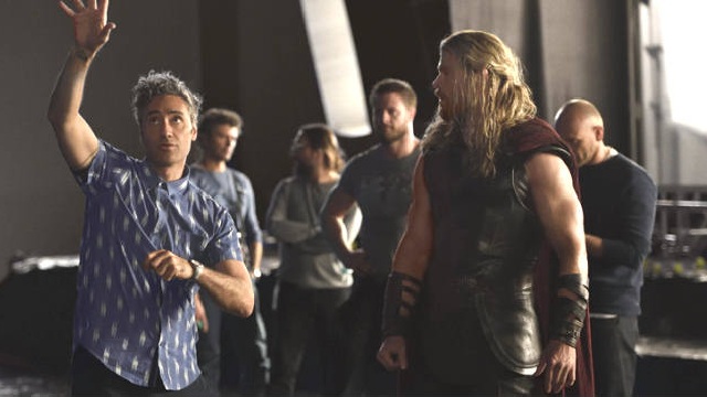 Thor: Ragnarok, ecco la trama ufficiale e una nuova foto dal set