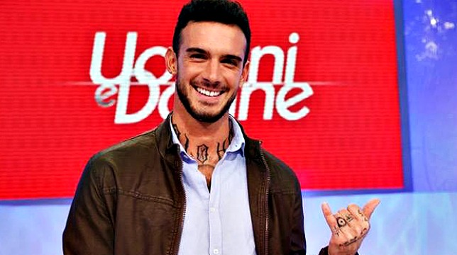 Uomini e Donne: la produzione del programma querela l'ex tronista Lucas Peracchi