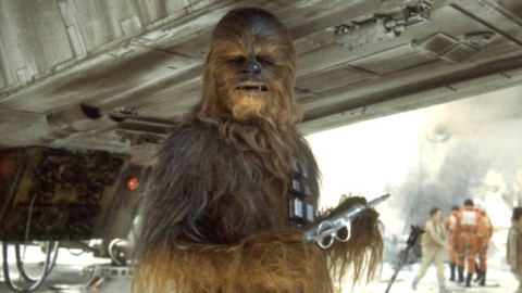 Star Wars: Chewbacca stacca un braccio in una scena tagliata del Risveglio della Forza