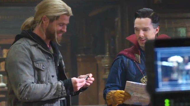 Benedict Cumberbatch e Chris Hewmsworth si divertono sul set di Doctor Strange