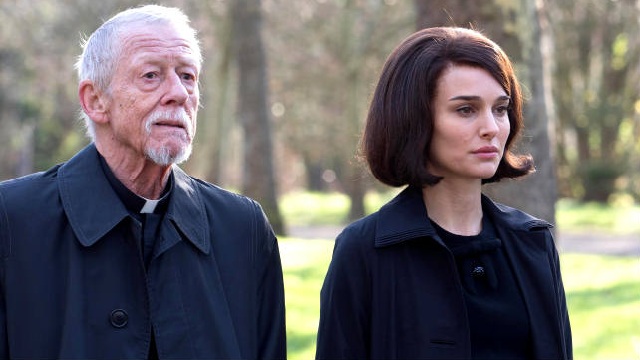 Jackie: John Hurt, in una delle sue ultime interpretazioni, e Natalie Portman in una nuova clip italiana