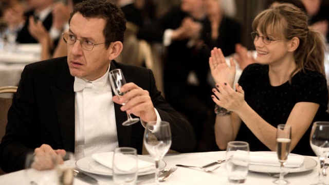Un tirchio quasi perfetto: ecco i primi divertenti minuti della commedia con Dany Boon