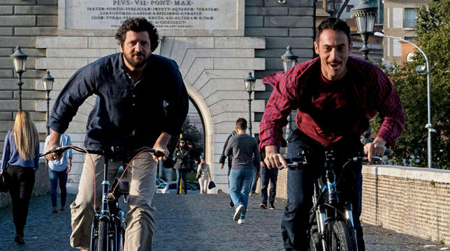 Questione di Karma: recensione della commedia con Elio Germano e Fabio De Luigi