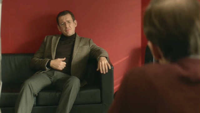 "Un analista molto economico": prima clip italiana della commedia Un tirchio quasi perfetto con Dany Boon