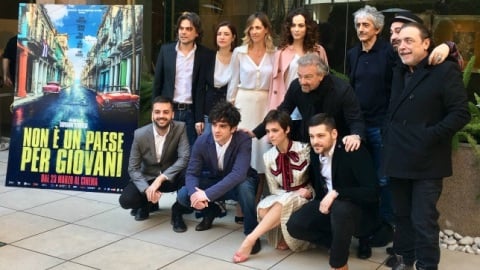 Non è un paese per giovani: Giovanni Veronesi e i suoi attori presentano il film
