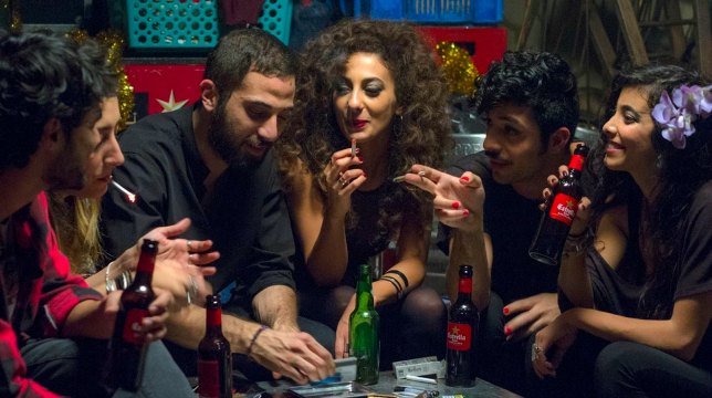 Libere disobbedienti innamorate - la recensione dell'opera prima di una regista palestinese