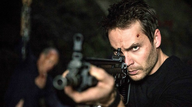 Michael Keaton addestra Dylan O’Brien nel trailer di American Assassin