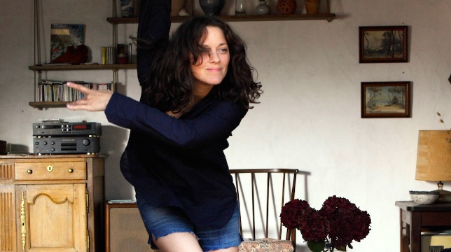 Marion Cotillard nel primo trailer di Les Fantômes d'Ismaël, film d'apertura del Festival di Cannes 2017
