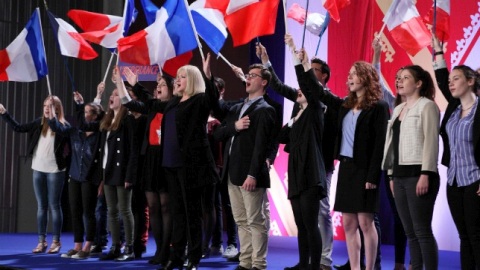 A casa nostra: recensione del dramma su un partito nazionalista francese che somiglia molto al Front National