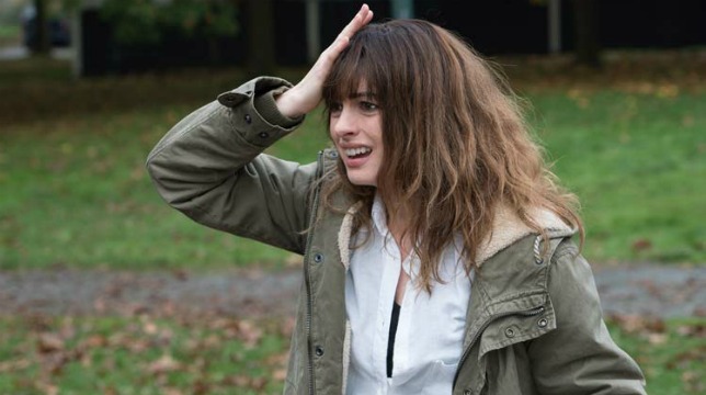 Colossal con Anne Hathaway ha un nuovo esagerato trailer