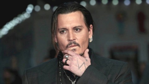 Johnny Depp ha smesso di imparare le batture e ricorre a un suggeritore