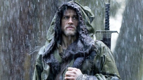 King Arthur: la recensione del film di Guy Ritchie con Jude Law e Charlie Hunnam