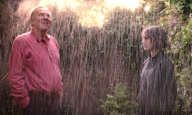 This Beautiful Fantastic: a lezione di giardinaggio con Tom Wilkinson nella clip italiana del film