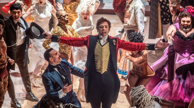 The Greatest Showman: prime foto del musical con Hugh Jackman, Zac Efron e Michelle Williams