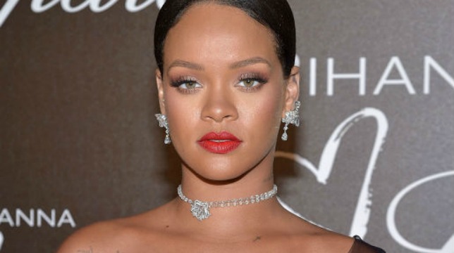 Rihanna risponde ai commenti sul suo aumento di peso: "Se non sopporti il mio peggio, non meriti il mio meglio"