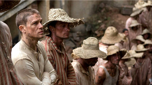 Papillon: Charlie Hunnam e Rami Malek dietro le sbarre nelle prime foto ufficiali