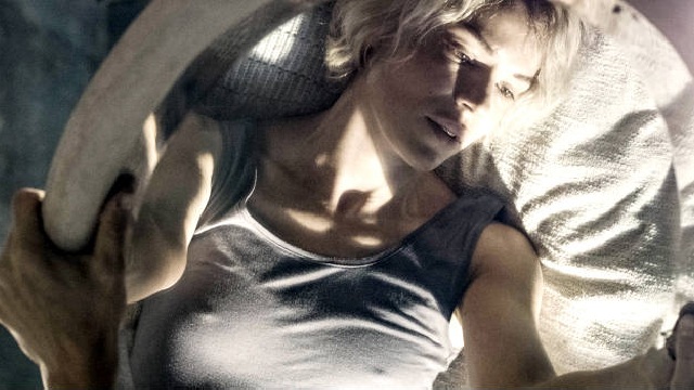 Una famiglia: in anteprima il poster del film di Sebastiano Riso con Micaela Ramazzotti, in concorso a Venezia