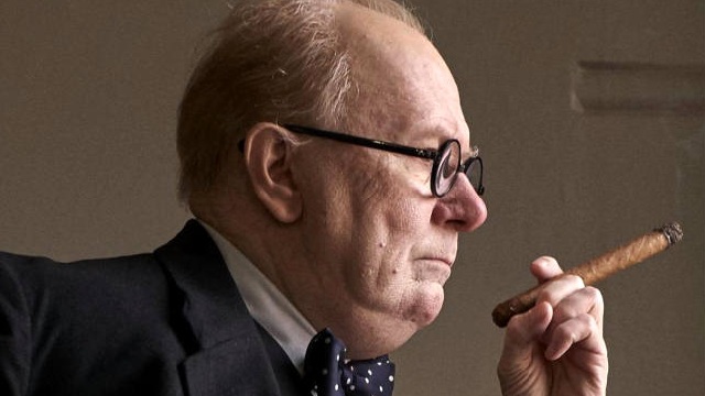L'ora più buia: Gary Oldman è Winston Churchill in un nuovo trailer italiano del film
