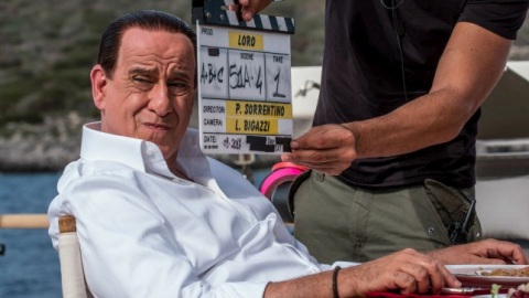 Loro: Toni Servillo è Berlusconi nella prima foto ufficiale del film di Sorrentino