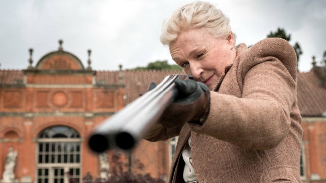 Mistero a Crooked House: due nuovi spot esclusivi del film tratto da Agatha Christie