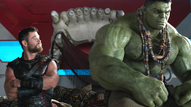 Thor Ragnarok: la recensione del terzo cinecomic dedicato al Dio del tuono