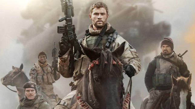 12 Strong: primo trailer del film con Chris Hemsworth (senza martello ma col fucile, e a cavallo) contro i talebani