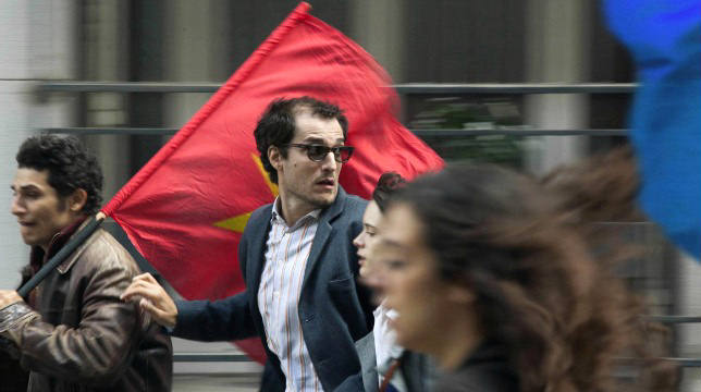 Il mio Godard: una clip in esclusiva con Louis Garrel nei panni dell'iconico regista