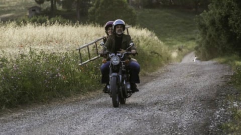 Amori che non sanno stare al mondo: la recensione del film di Francesca Comencini con Lucia Mascino