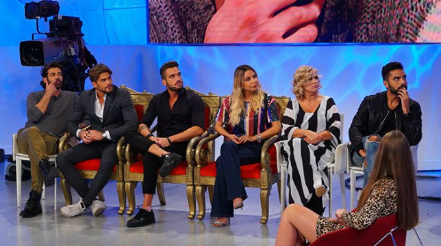 Uomini e Donne: in onda oggi, lunedì 27 novembre, la scelta di Alex e la presentazione dei nuovi tronisti