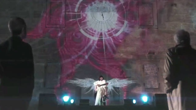 Il Premio: Matlida De Angelis è un angelo che canta in una nuova clip del film