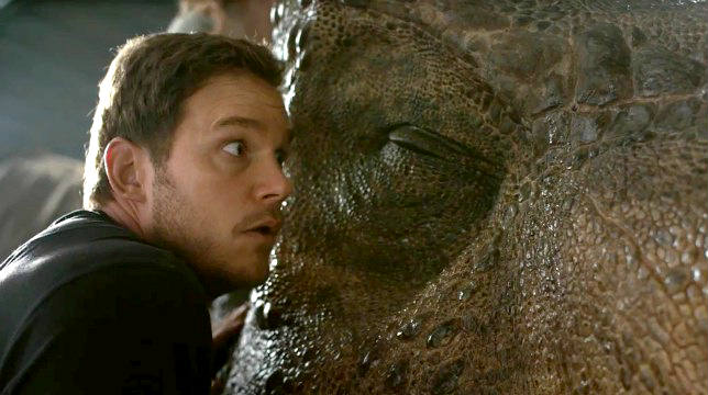 Jurassic World - Il Regno distrutto: un nuovo teaser e immagini del backstage a poche ore dal primo trailer