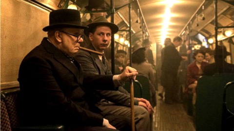 L'ora più buia: la recensione dell'affresco storico di Joe Wright con Gary Oldman nei panni di Churchill