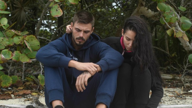 Giucas Casella costretto a lasciare L'Isola: Mara Venier interviene Giucas Casella costretto a lasciare L'Isola: Mara Venier interviene