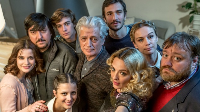 Sconnessi: recensione della commedia con Fabrizio Bentivoglio, Carolina Crescentini, Ricky Memphis