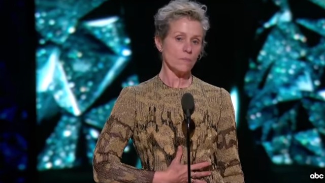 Oscar 2018: Frances McDormand al suo secondo Oscar fa alzare tutte le donne candidate in sala