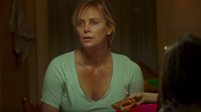 Charlize Theron madre stressata nel trailer ufficiale di Tully, il nuovo film di Jason Reitman