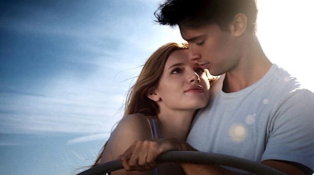 Intervista video a Bella Thorne per Il sole a mezzanotte: "Smettete di procrastinare"