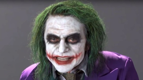 Tommy Wiseau è il Joker più spaventoso (e divertente) di sempre 