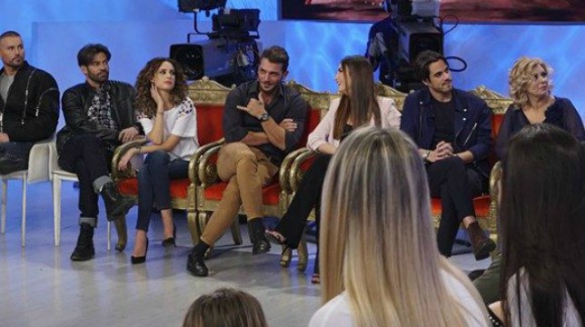 Uomini e Donne oggi lunedì 26 marzo trono classico Lorenzo si apre con Sara Giordano si allontana da Nilufar