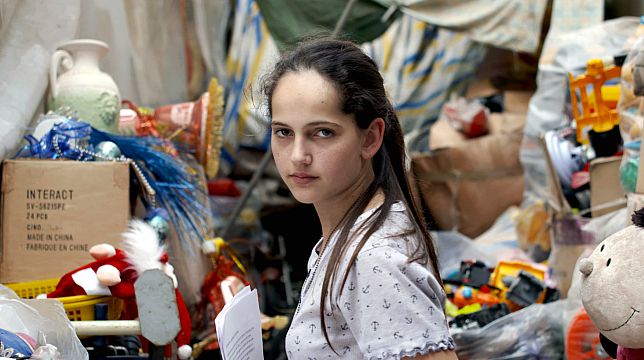 Il cratere: la recensione del film di Silvia Luzi e Luca Bellino