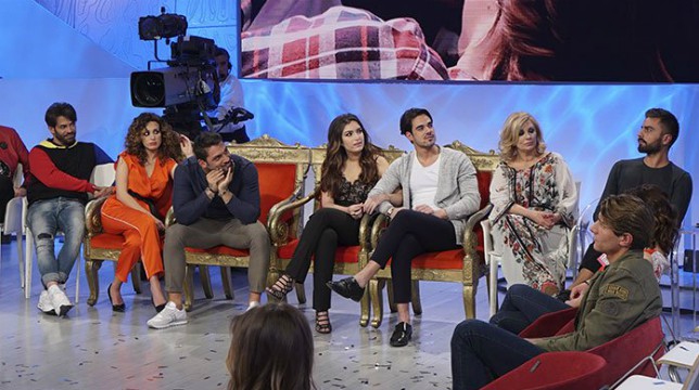 Uomini e Donne: in onda oggi, lunedì 16 aprile, il trono classico