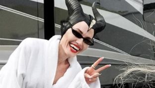Maleficent 2, al via le riprese del sequel, una foto da Angelina Jolie ed Elle Fanning