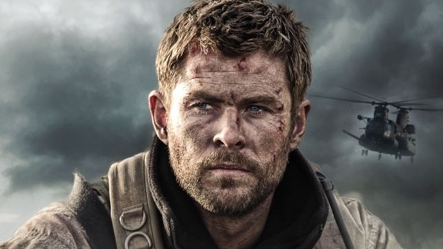 12 Soldiers: Chris Hemsworth nel poster italiano del film