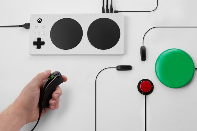 Xbox Adaptive Controller: un pad per i giocatori con disabilità motorie