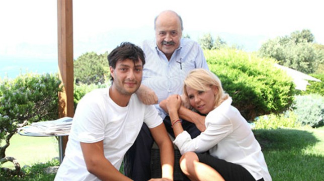 Gabriele Costanzo e la dedica d'amore per Maria De Filippi Gabriele Costanzo e la dedica d'amore per Maria De Filippi