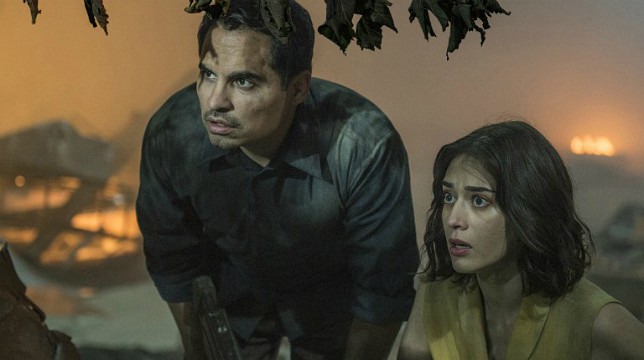 Lizzy Caplan e Michael Peña nel trailer del thriller di fantascienza Extintion