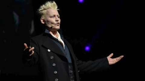 Comic-Con: un Johnny Depp in gran forma si presenta a sorpresa al panel di Animali Fantastici 2!