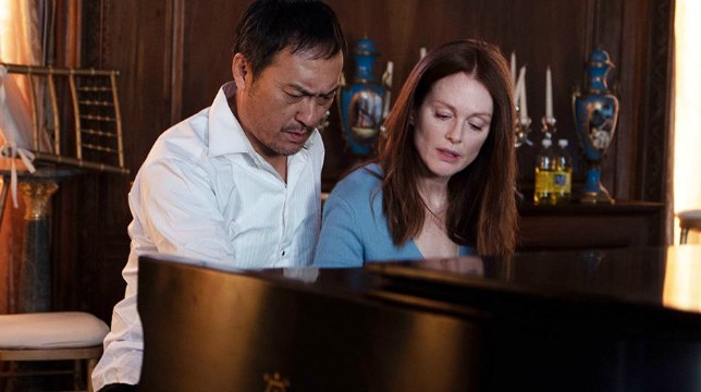Julianne Moore e Ken Watanabe presi in ostaggio nel trailer di Bel Canto